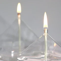 Lampe huile pyramide verre