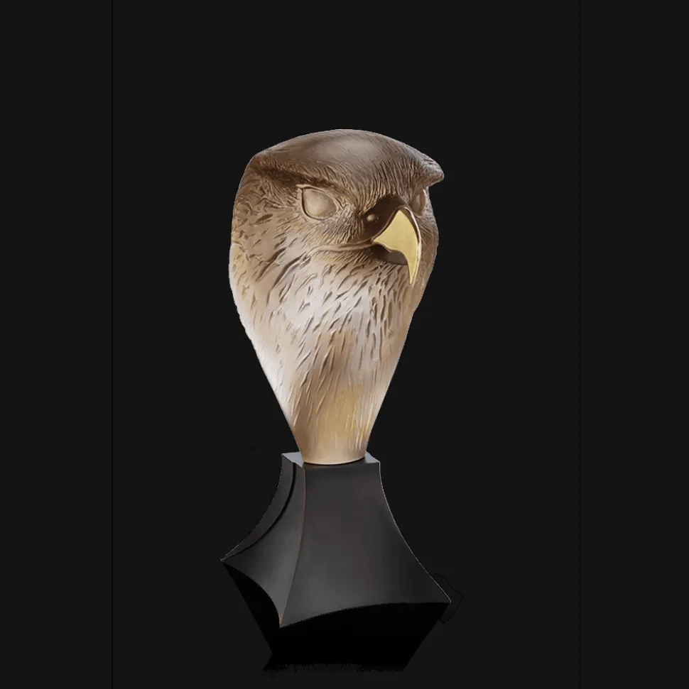 Tête de faucon daum par madeleine van der knoop